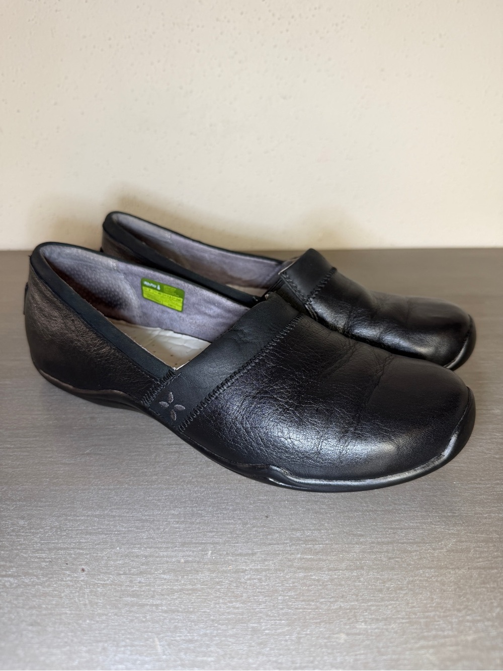Women’s Comfort Casual Shoes AHNU Penny Pro Size 9 US Black Leather Shoes Flats